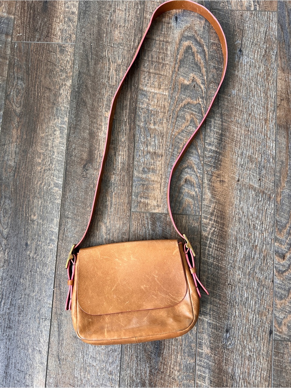 Fossil Leather Crossbody Bag in Cognac with Pink Trim